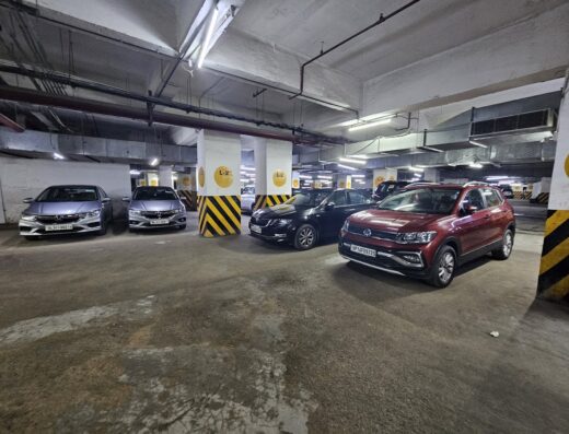 Spinny Car Hub, Indirapuram Habitat Centre, Ghaziabad
