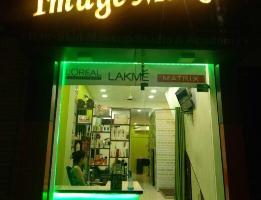 The image maker A-women saloon